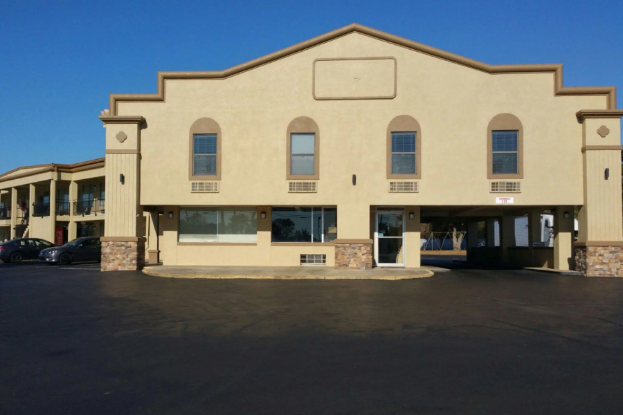 Econo Lodge Byron near Historic District - Warner Robins