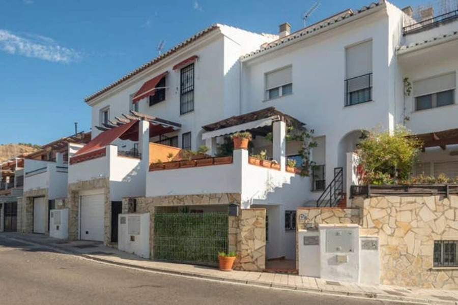 Studio in Cenes de la Vega, with Wonderful City View And Wifi - 20 Km From the Slopes