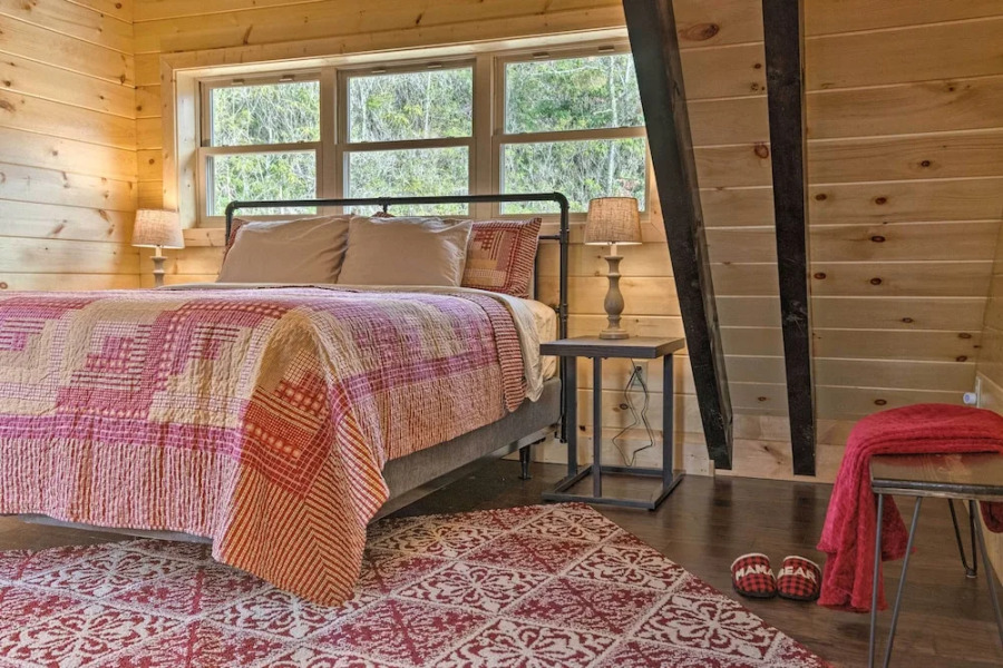 Hilltop Cabin on 5 Acres w/ Hot Tub & Waterfall!