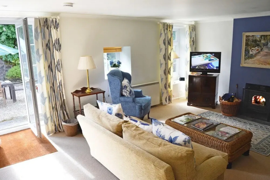 Luxury 5-star cottage near the Cornish coast on the Bonython Estate, Lizard Peninsula
