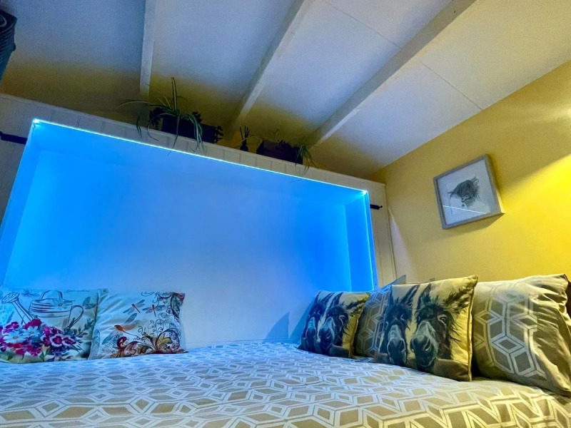 Shepherds Hut With Hot Tub, North Wales, Anglesey