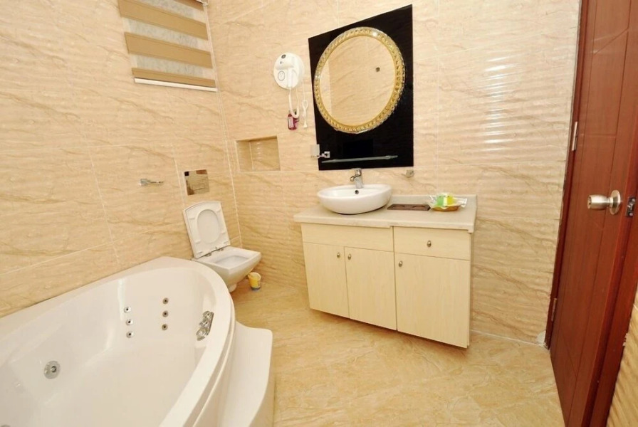 Soprom Hotel & Suites