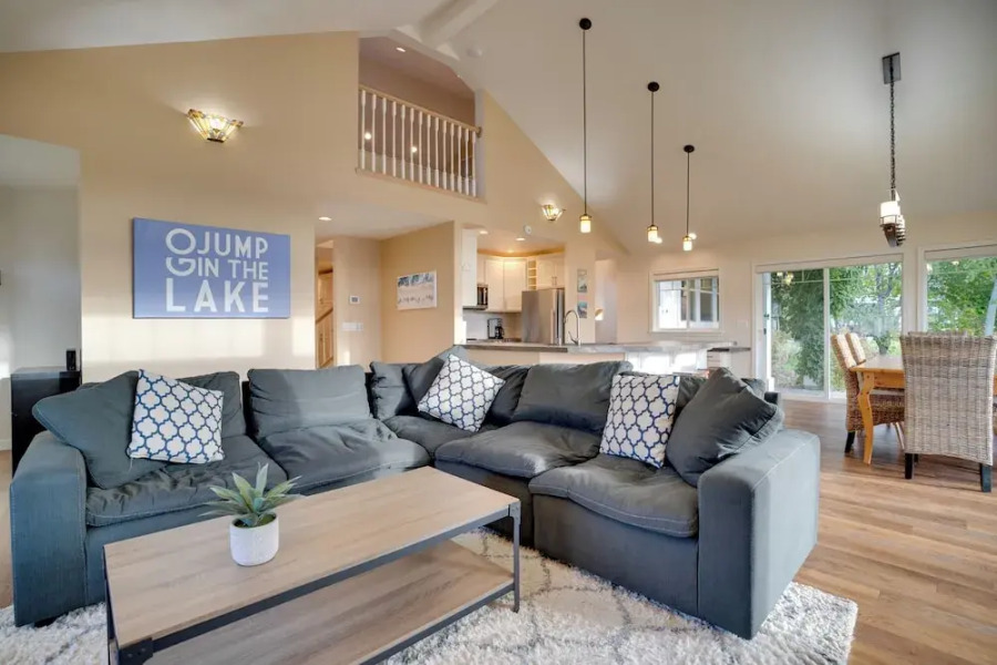 Family Home on Lake Chelan With Mtn + Lake View!