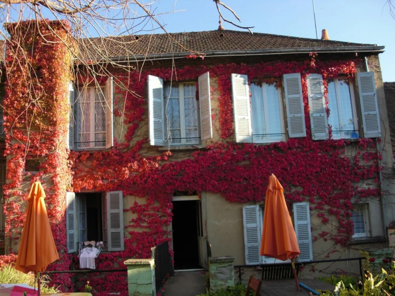 Studio in Néris-les-bains, With Enclosed Garden and Wifi