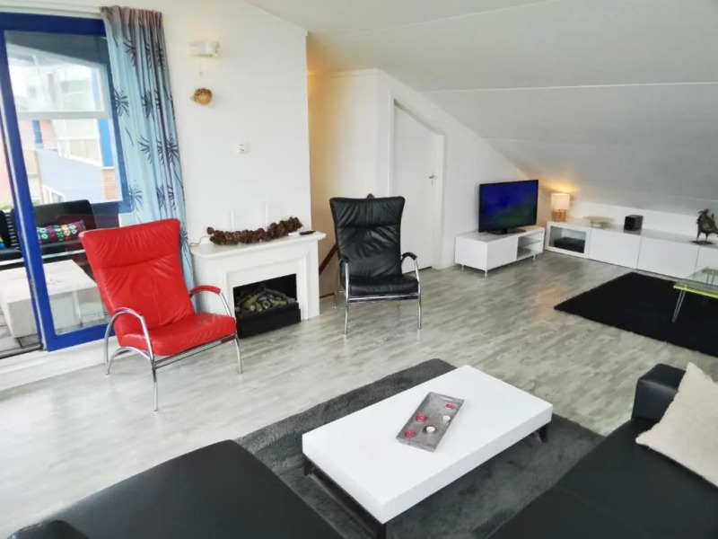 6pers Modern harbor house Jasmijn with fenced garden and lake view