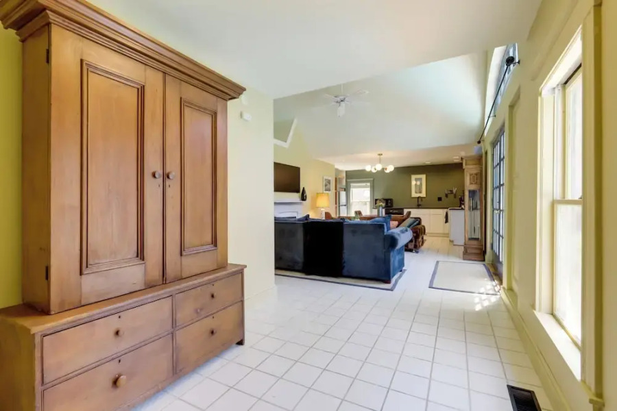 Beautiful & Historic Cottage, Steps to Elm Park