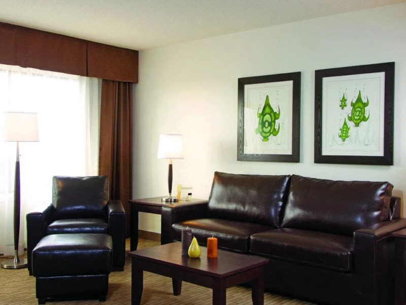 Place Louis Riel Suite Hotel