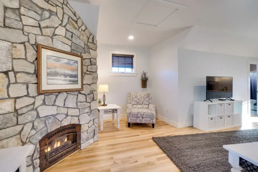 2 Mi to Town: Castle Rock Retreat w/ Fireplace!