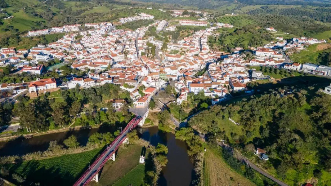 Romantic riverside retreat