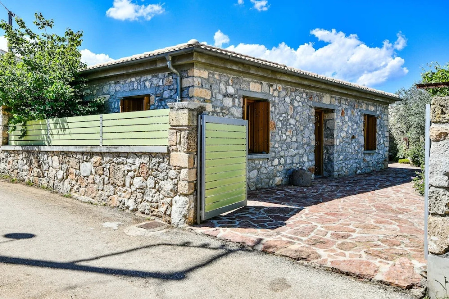 Boutique Stone Cottage With Large Terraces