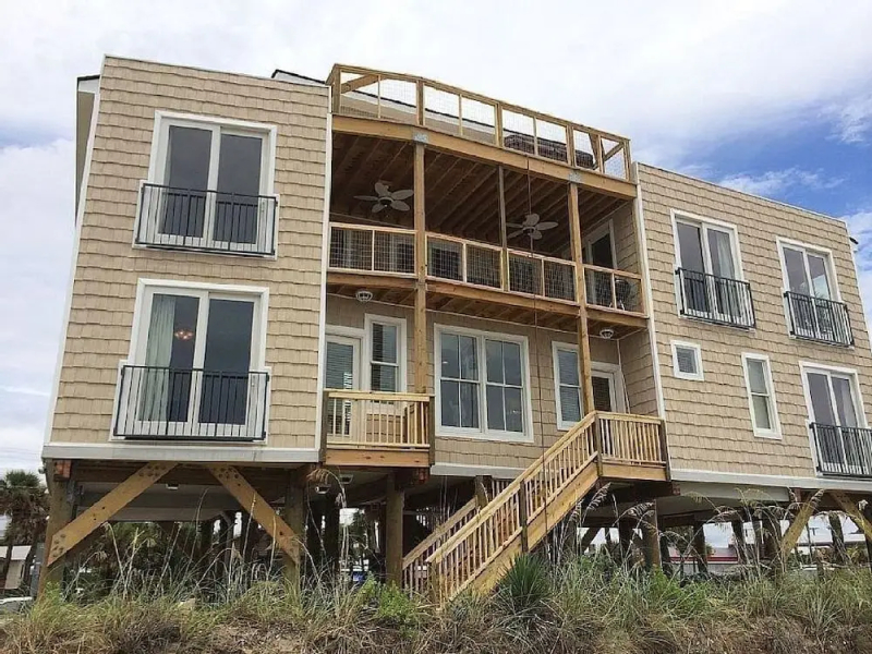 Moontide - 5 Br home by RedAwning