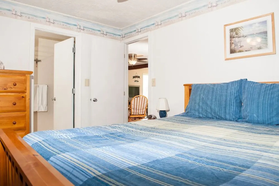 Lake Point Hideaway 3 Br home by RedAwning