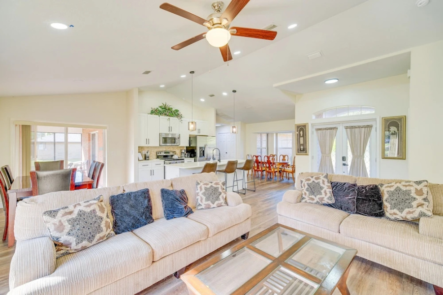 Sunny Palm Bay Home w/ Screened Porch Near Beaches
