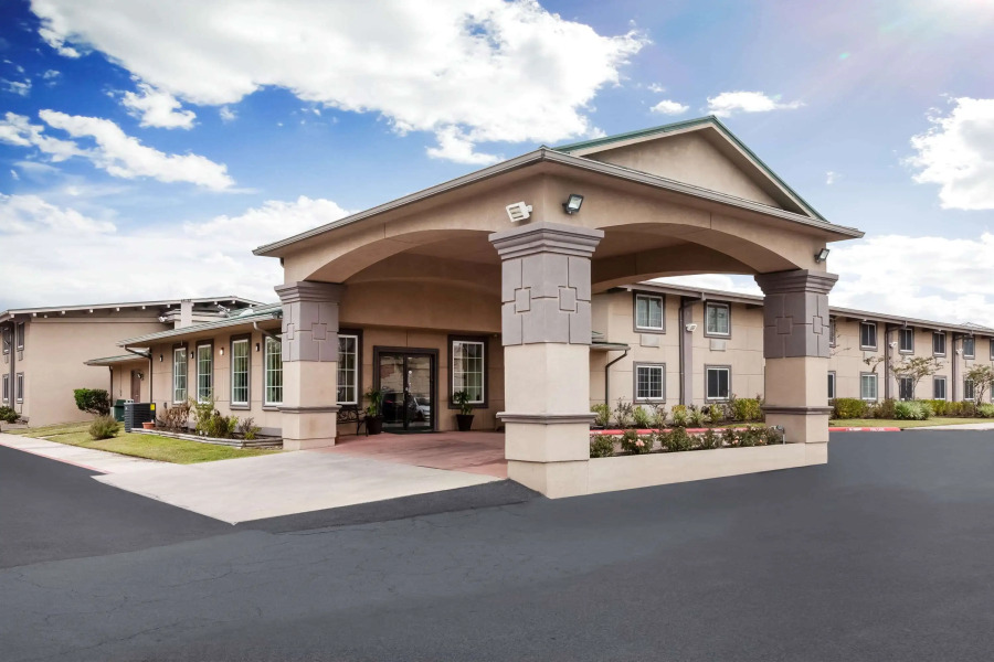 Super 8 by Wyndham Beaumont I-10 South/College St