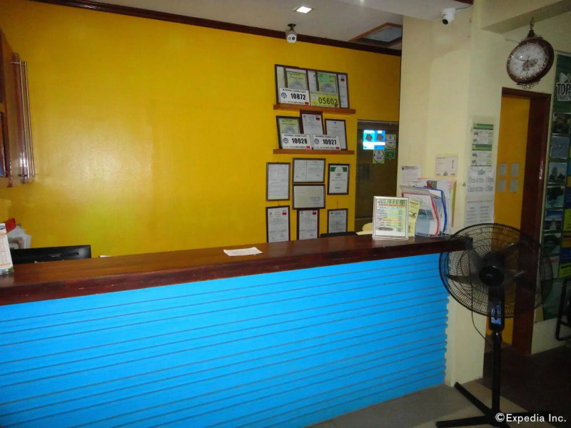 Blue Lagoon Inn & Suites