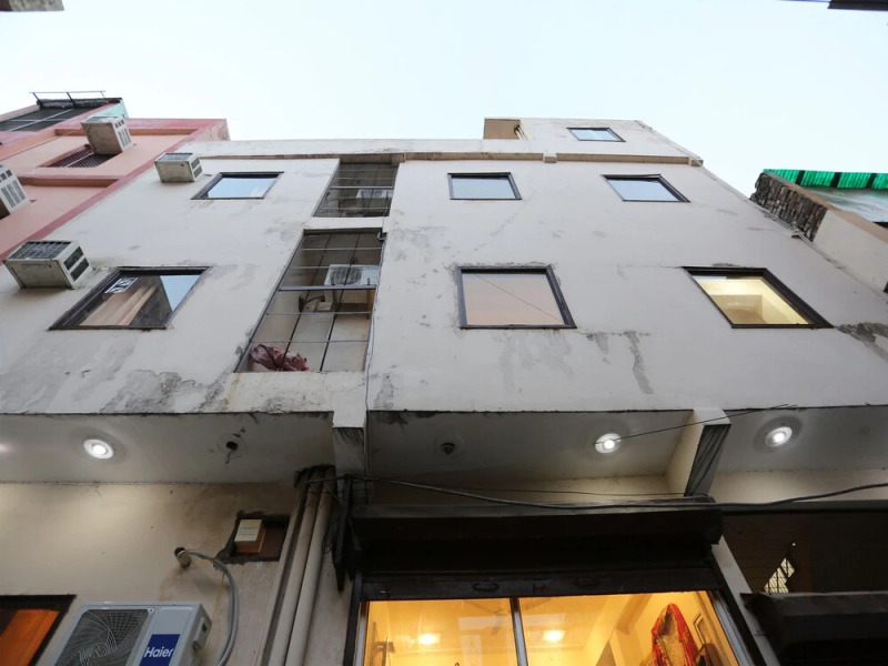 Oyo 30850 Hotel Hira