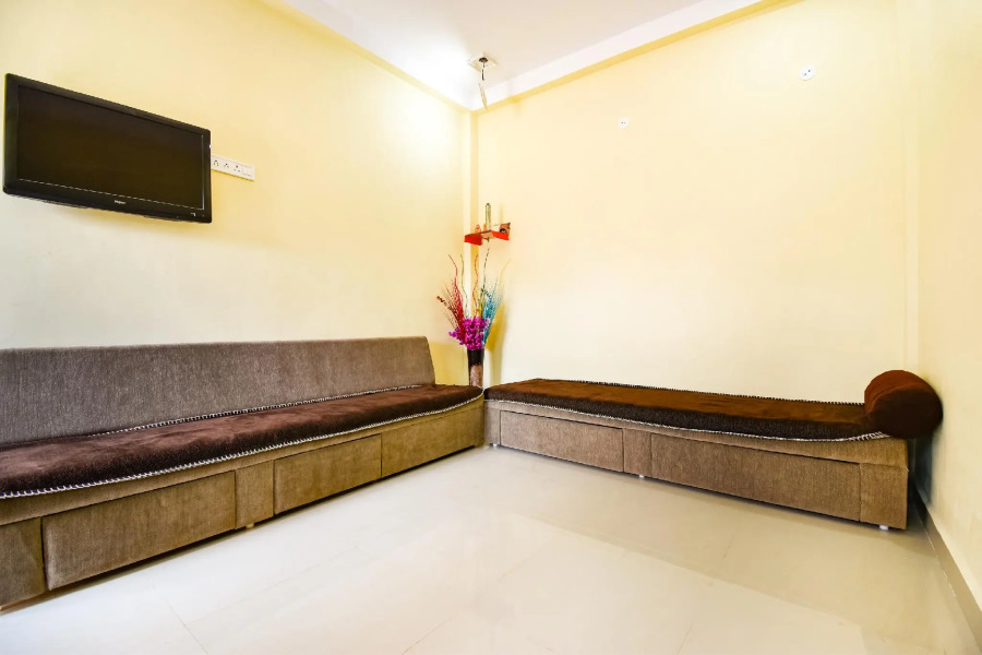 OYO 71301 Hotel Karemore Celebration