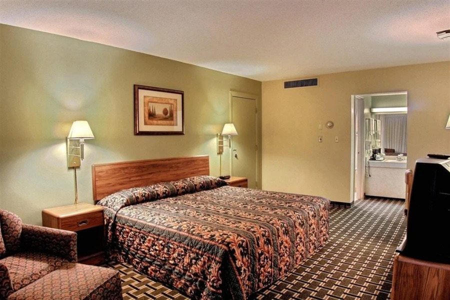 Highland Hotel And Convention Center