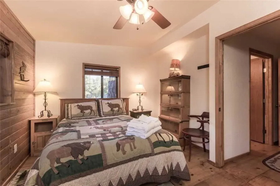 Moose Manor - Three Bedroom Cabin