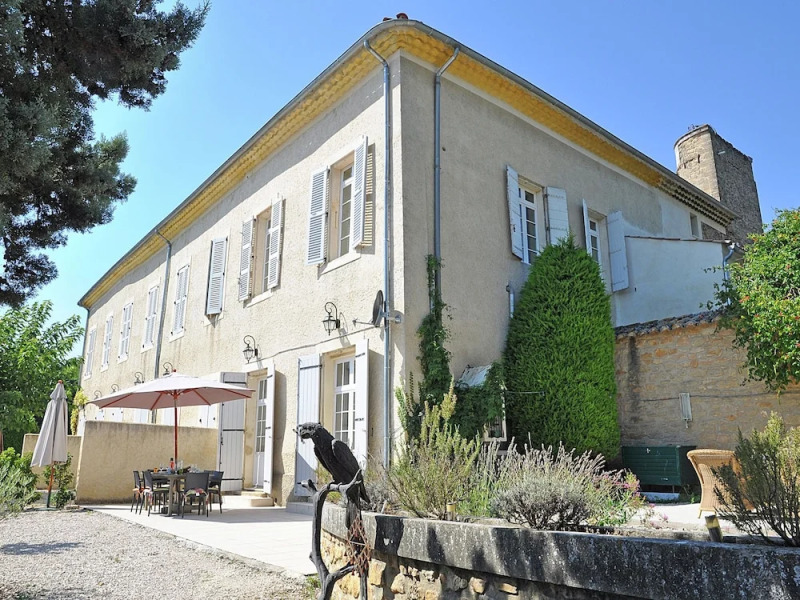 Apartment in an Original Castle With Garden in Jonquières