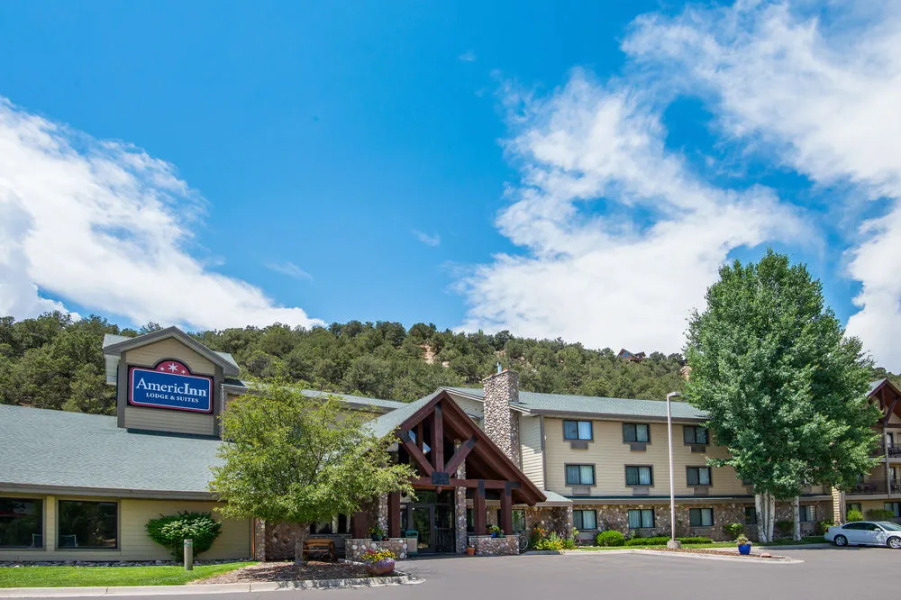 AmericInn Lodge and Suites