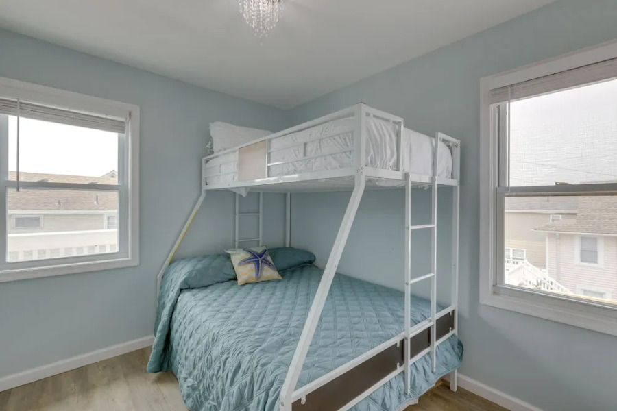 Sunny Seaside Heights Retreat: Walkable Location!