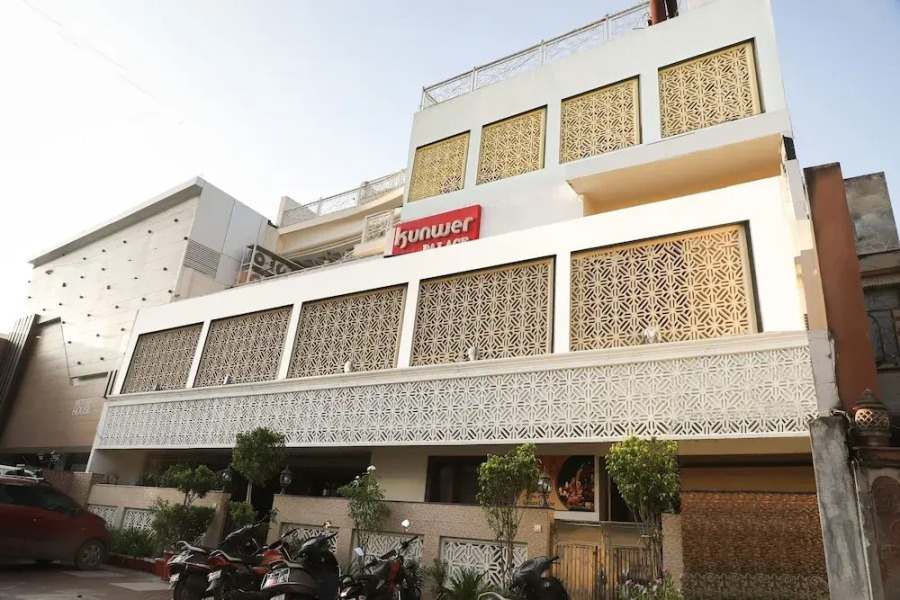 Capital O 48812 Kunwer Palace