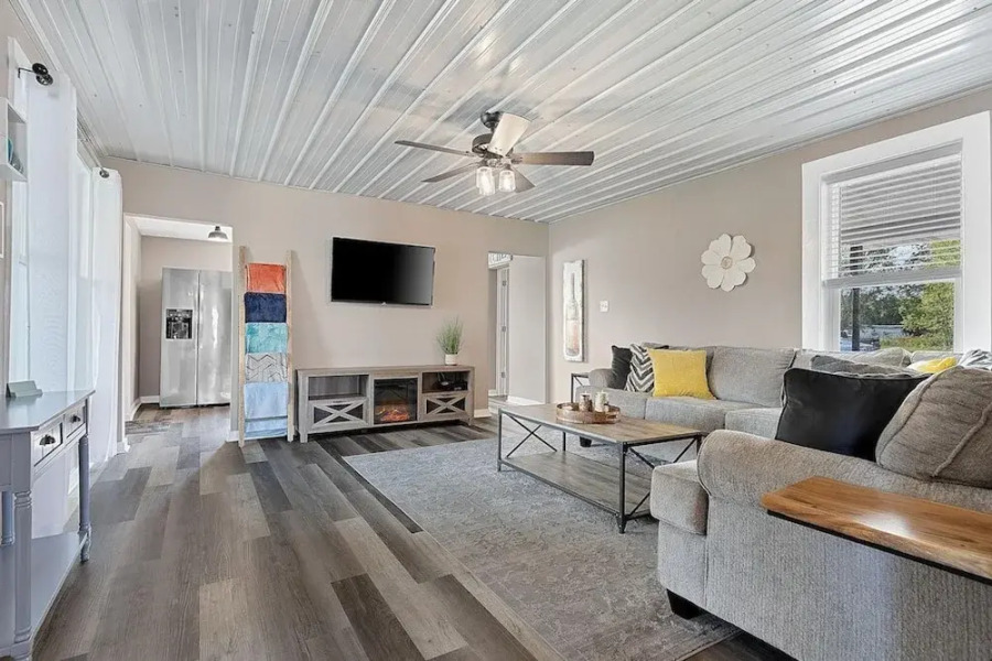 Lazy River Villa - Hottub Fenced Yard Sleeps 11