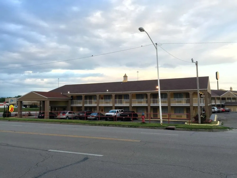 Super 8 Junction City