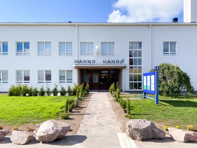 Upea studioasunto historiallisella Hangon Asemalla