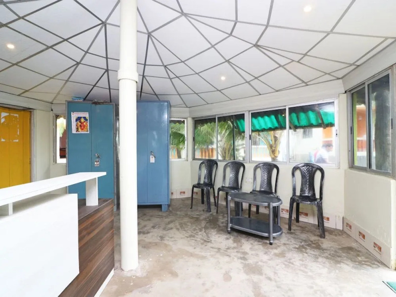 OYO 16101 Samrat Holiday Inn