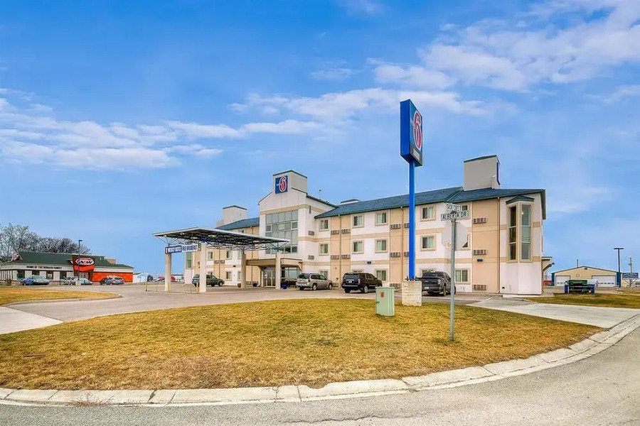 Motel 6 Claresholm Ab