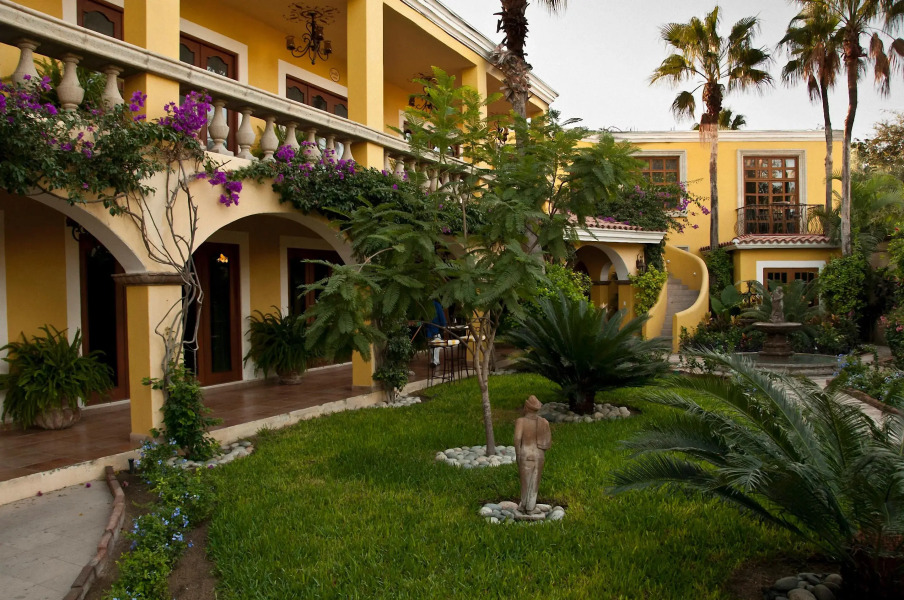 El Encanto Inn