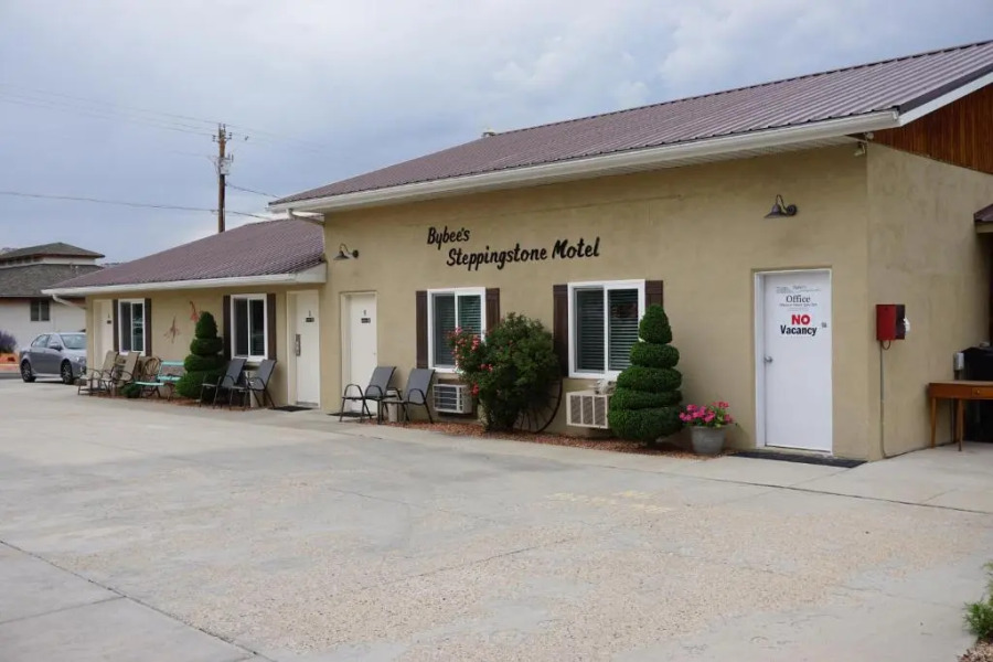 Bybee's Steppingstone Motel