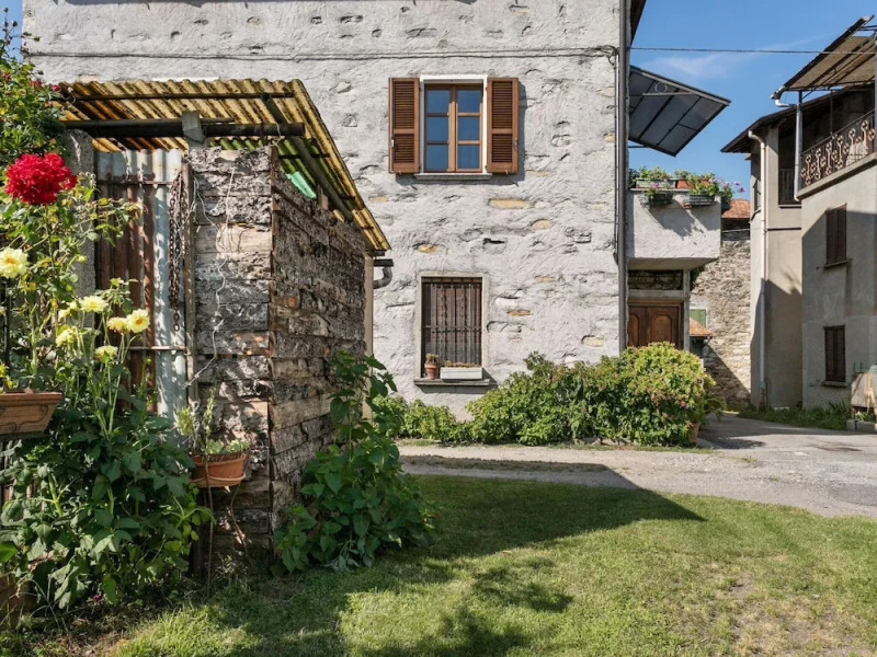 Spacious Apartment near Lake in Dongo