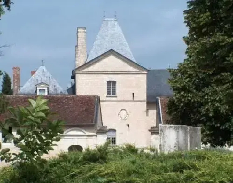 Chateau De Chargé