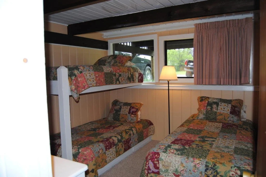 Sky Valley Motel & Cottages