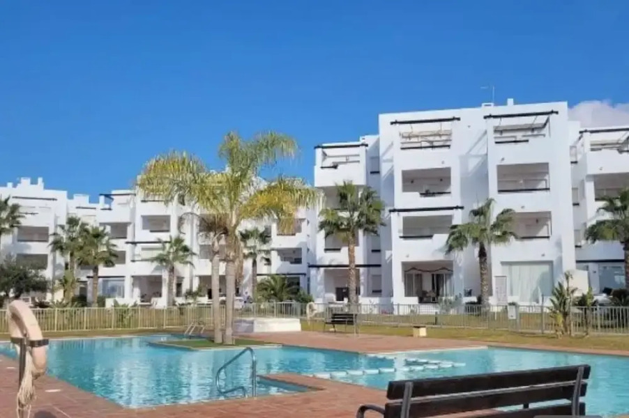 Stylish 2-bed Apartment Overlooking the Fairways