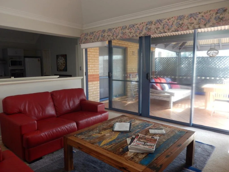 Corporate Self Contained Unit - Fraser Street