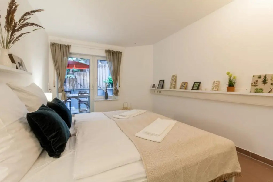 Schöne, ruhige Souterrainwohnung mit eigener Terrasse