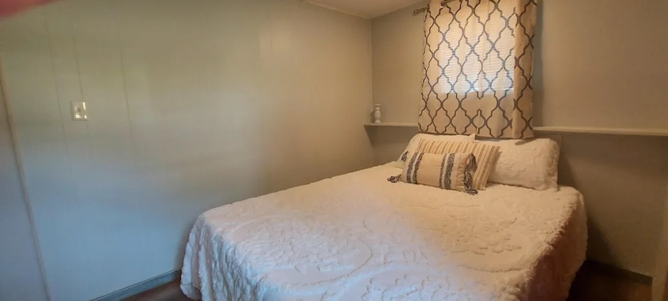 Kozy Cove Cabin - 1 Block to Lake Boat Launch - Covered Boat Parking - Lake Fun