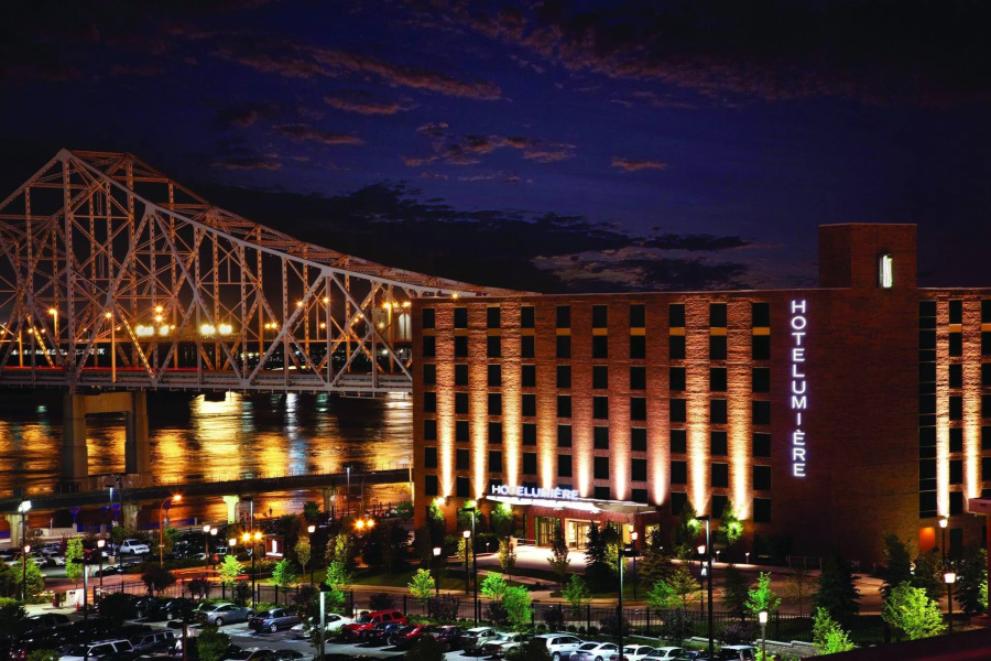 HoteLumiere at the Arch - A Caesars Rewards Destination