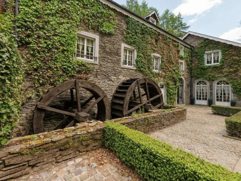 Magnificent Manor in Vresse-sur-semois With Sauna