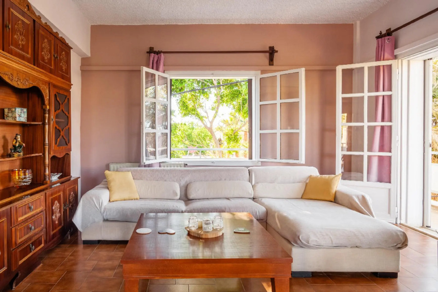 Rena's Hospitality walk to the beach,10'to Chania!