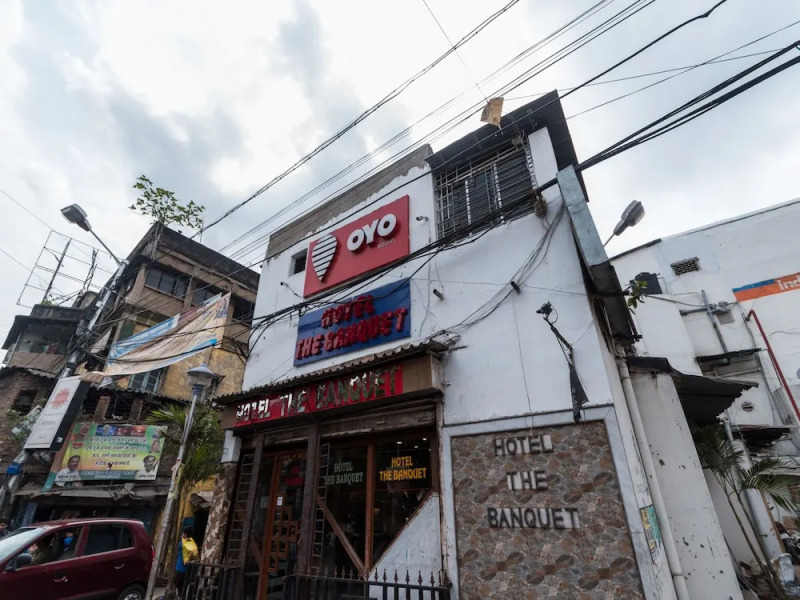 OYO 4144 The Banquet