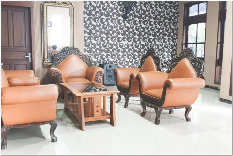 RedDoorz near Bojonegoro Train Station