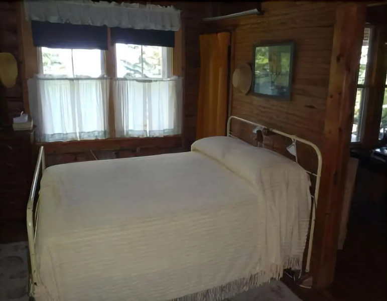 Rippowam Cottage - Five Bedroom Home