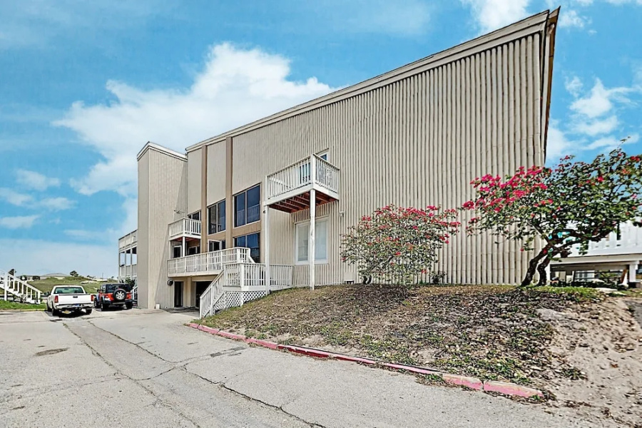 Lovely Canal-front W/ Pools & Boat Slip 2 Bedroom Condo