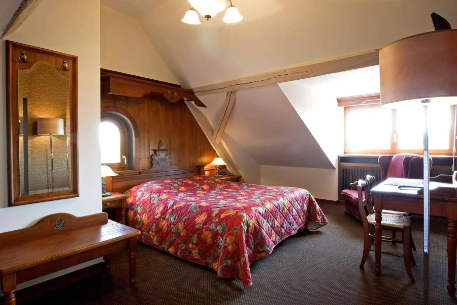 Logis Hôtel Restaurant La Charrue