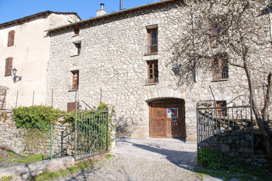 House With 4 Bedrooms in Anciles, With Wonderful Mountain View, Furnished Balcony and Wifi Near the Slopes